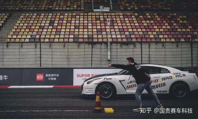 中國(guó)直線競速錦标賽CDRC，又(yòu)名FAST4WARD