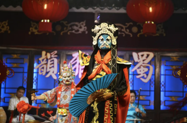盛裝舞(wǔ)步 “2021中國(guó)國(guó)際名城(chéng)經典車(chē)拉力賽”即将開(kāi)幕！